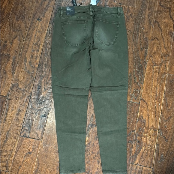 Lane Bryant Mid Rise Supper Stretch Olive Green Jean 14 NWT - Picture 15 of 15